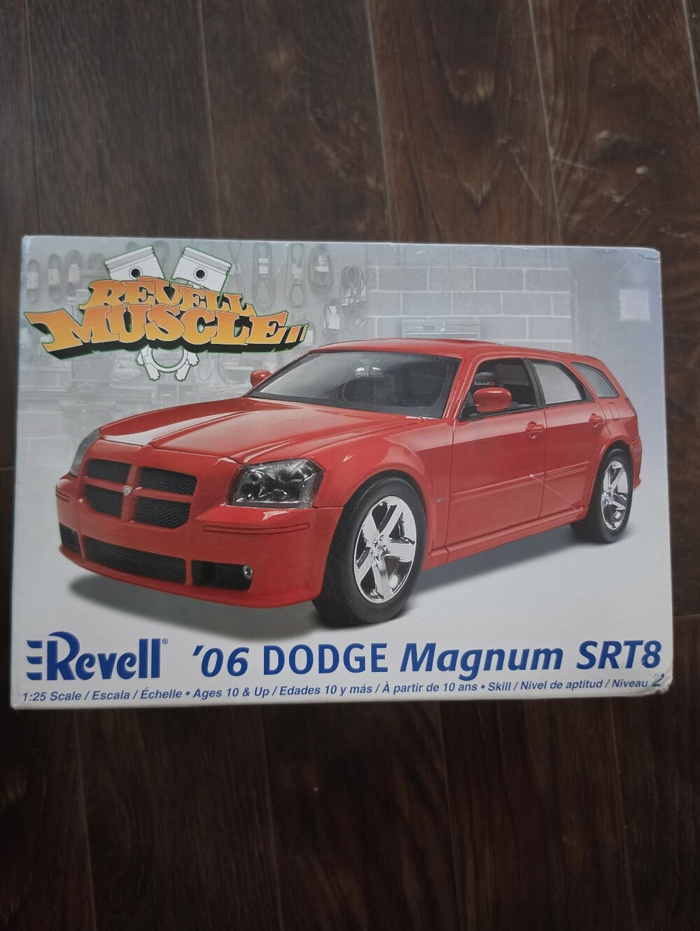 Revell 2006 Dodge Magnum Srt8 1:25 Model Kit Car Muscle SEALED